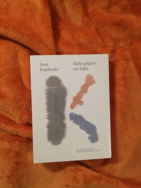 Balts papīrs un laiks