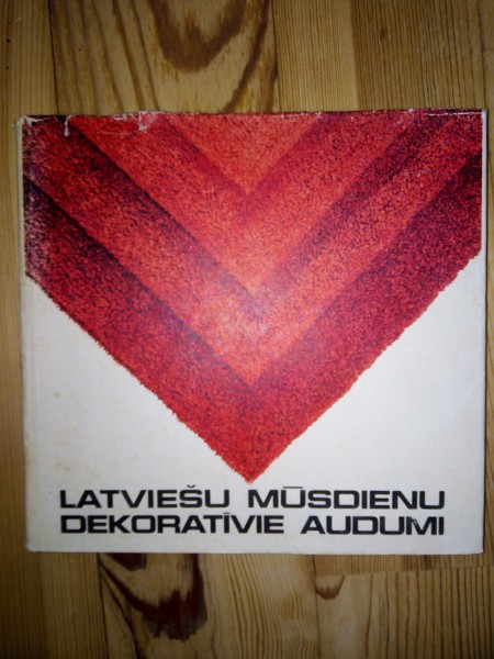 Latviešu mūsdienu dekoratīvie audumi