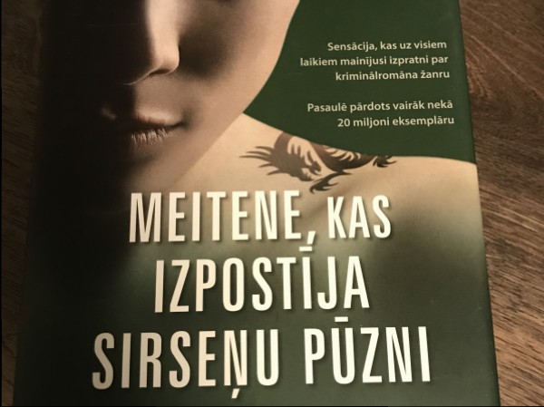 Meitene, kas izpostīja sirseņu pūzni
