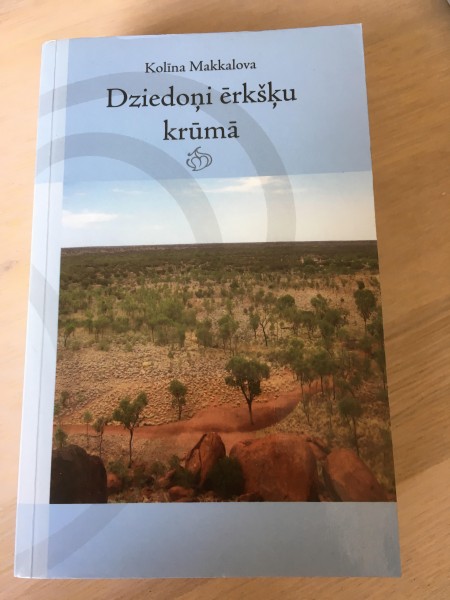 Dziedoņi ērkšķu krūmā