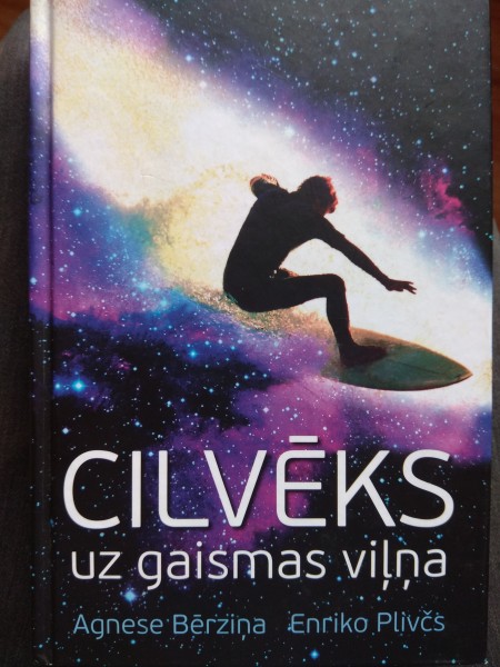Cilvēks uz gaismas viļņa