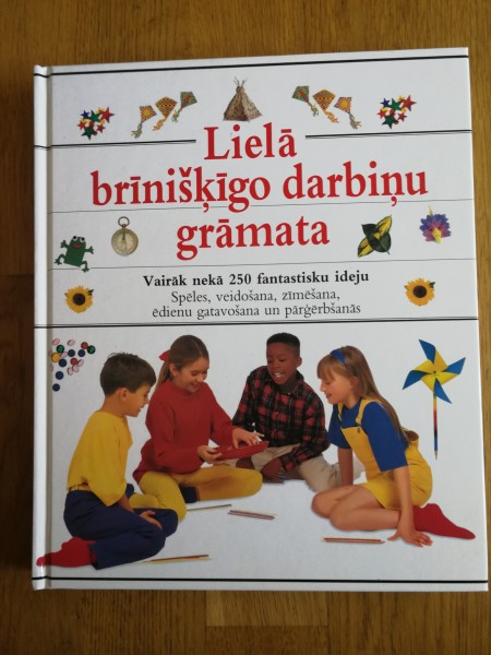 Lielā brīnišķīgo darbiņu grāmata