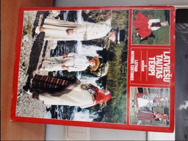 Latviešu tautas tērpi. Kurzeme