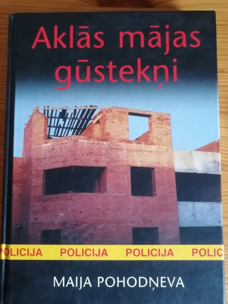 Aklās mājas gūstekņi