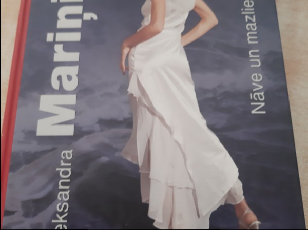 Nāve un mazliet mīlas