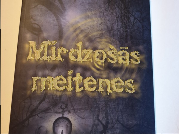 Mirdzošās meitenes