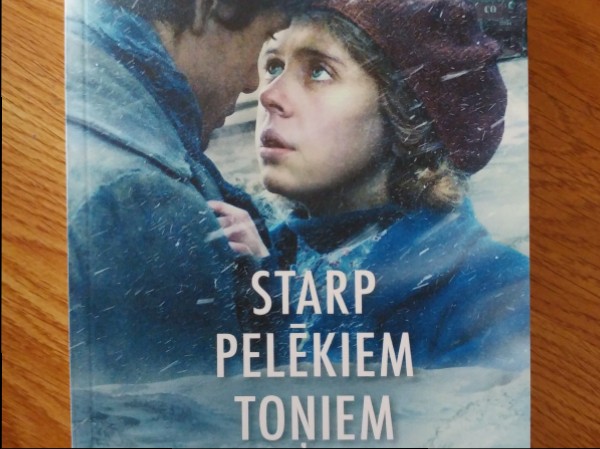 Starp pelēkiem toņiem