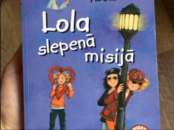 Lola slepenā misijā