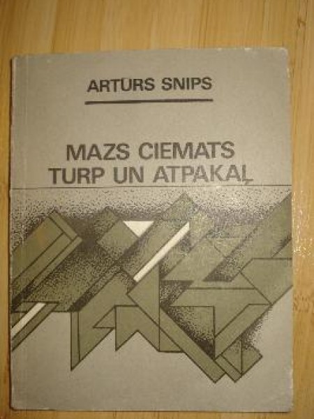 Mazs ciemats turp un atpakaļ 