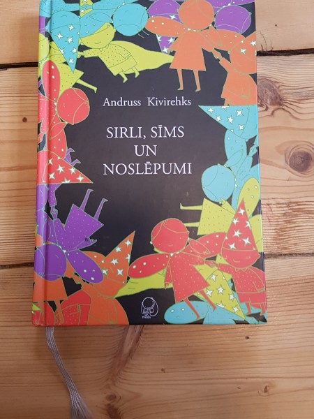 Sirli, Sīms un noslēpumi