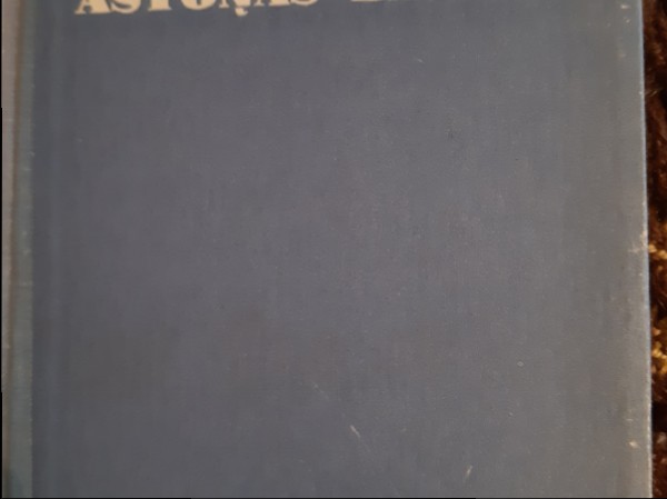 Jūrā astoņas balles