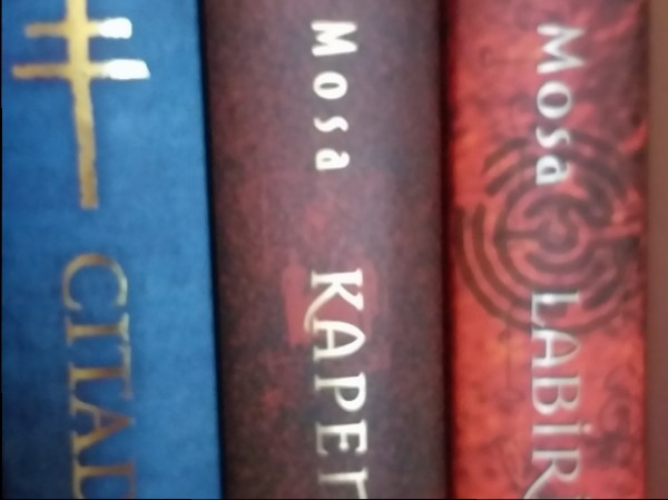 Citadele. Kapenes. Labirintos.