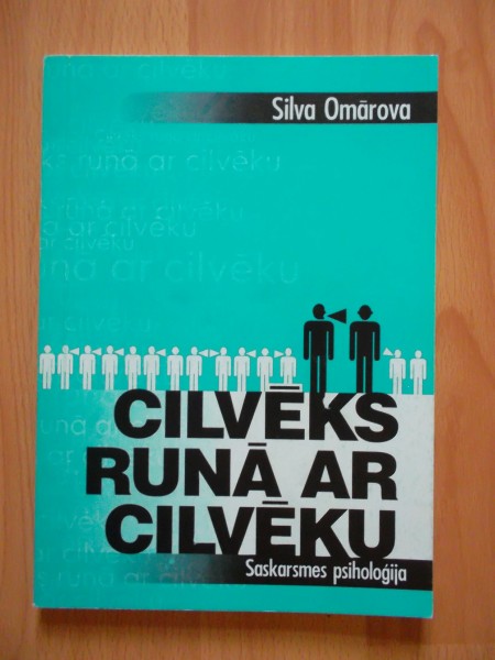 Cilvēks runā ar cilvēku