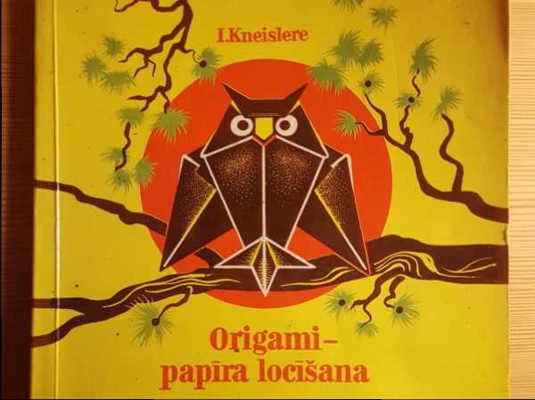 Origami-papīra locīšana