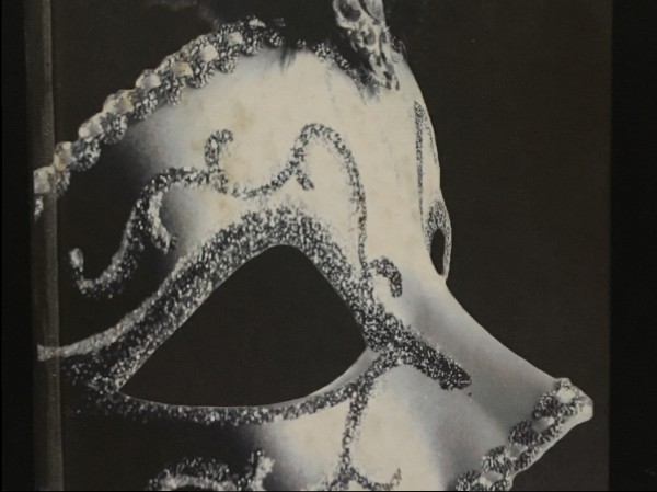 На пятьдесят оттенков темнее