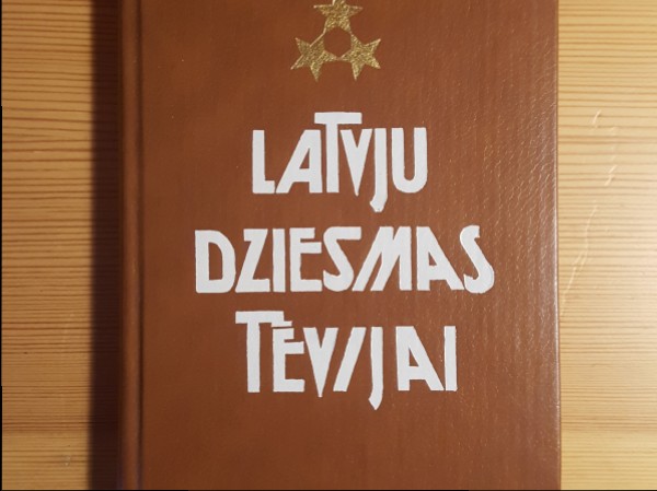 Latvju dziesmas tēvijai