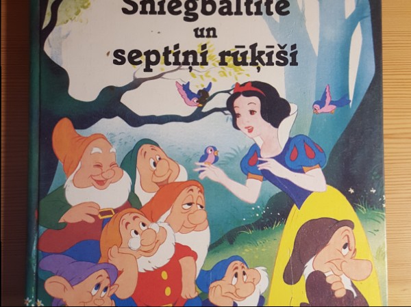 Sniegbaltīte un septiņi rūķīši