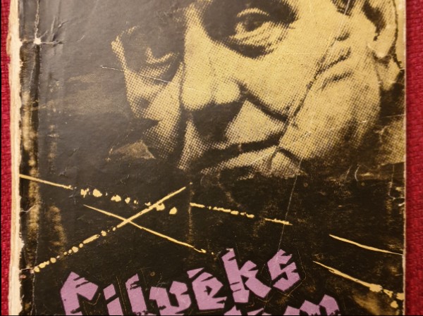 Cilvēks ar rētām sejā