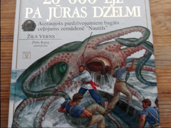 20  000  ljē pa jūras dzelmi