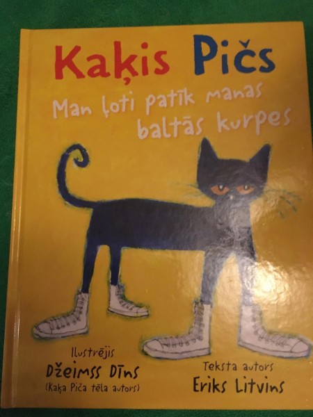 Kaķis Pičs. Man ļoti patīk manas baltās kurpes