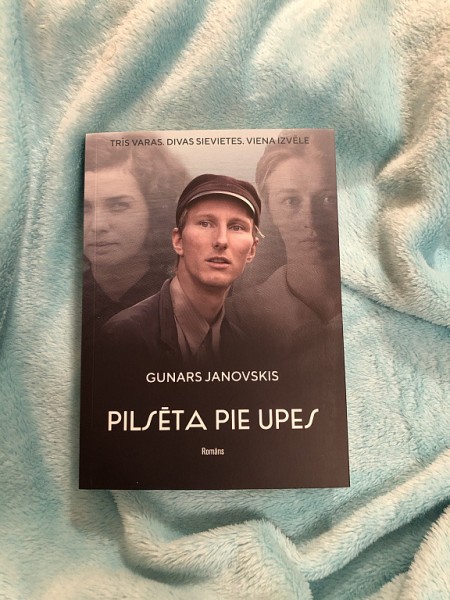 Pilsēta pie upes