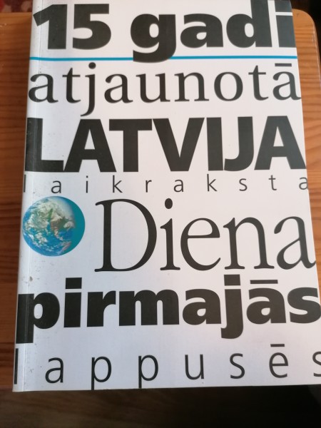 15 gadi atjaunotā Latvijsa laikraksta Diena pirmajās lappusēs