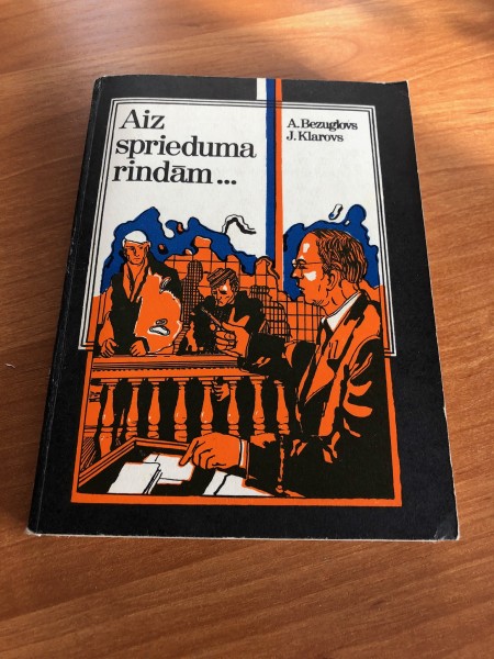 Aiz sprieduma rindām