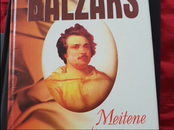 Meitene ar zeltainajām acīm