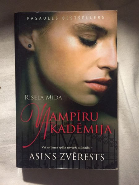 Vampīru akadēmija Asins zvērests