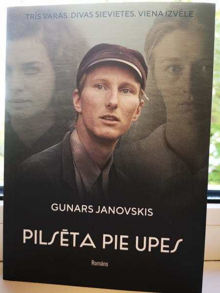 Pilsēta pie upes