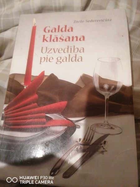 Galda klāšana