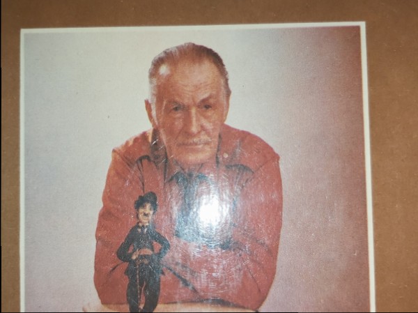 Arnolds Burovs un viņa lelles