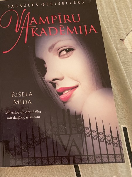Vampīru akadēmija