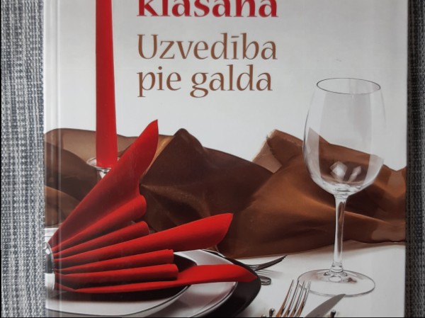 Galda klāšana