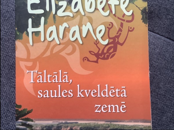 Tāltālā saules kveldētā zemē