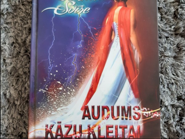 Audums kāzu kleitai