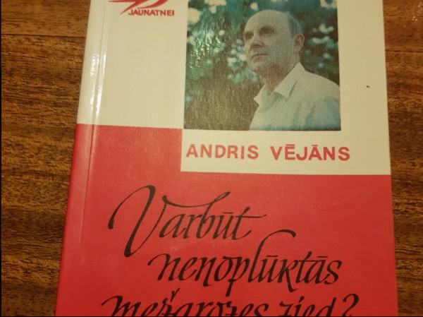 Varbūt nenoplūktās mežarozes zied?