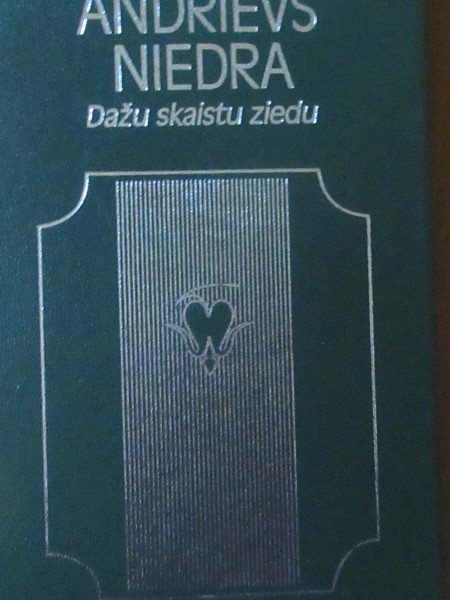 Dažu skaistu ziedu