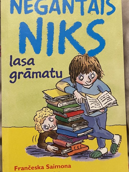 Negantais niks lasa grāmatu