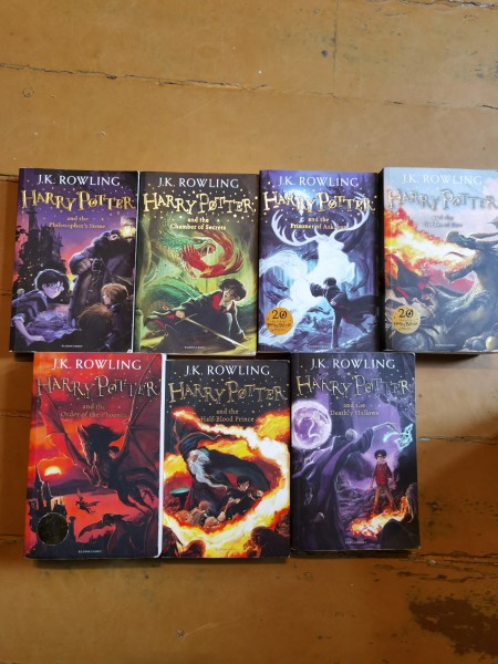 Harry Potter visas daļas angliski