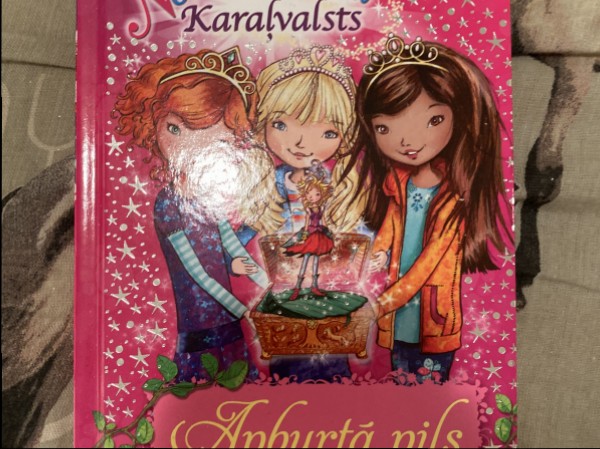 Nolēpumainā karaļvalsts. Apburtā pils