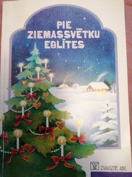 Pie Ziemassvētku eglītes