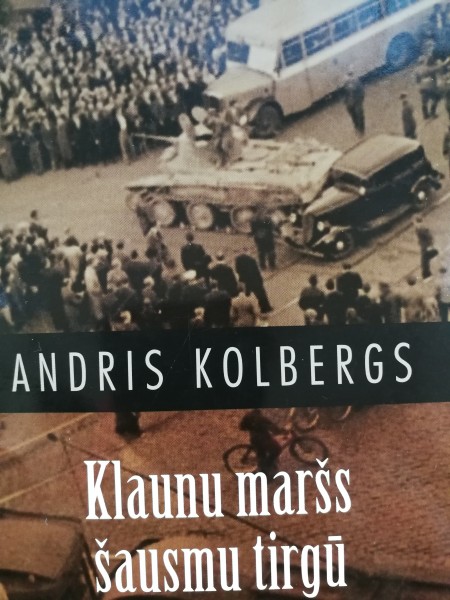 Klaunu maršs šausmu tirgū