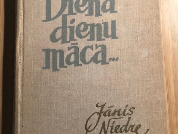 Diena dienu māca