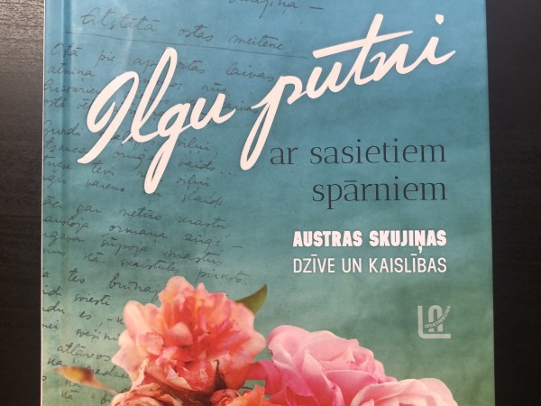 Ilgu putni ar sasietiem spārniem