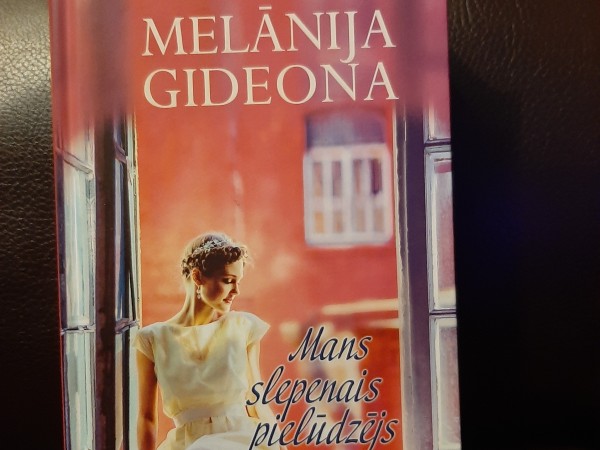 Mans slepenais pielūdzējs.