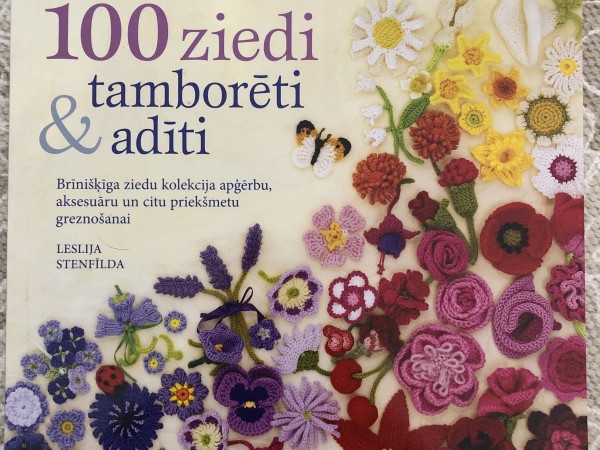 100 ziedi tamborēti un adīti