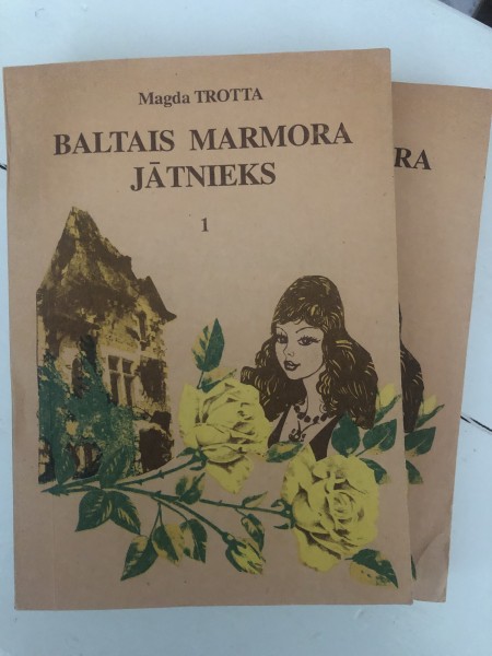 Baltais marmora jātnieks 1,2