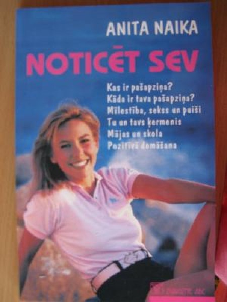 Noticēt sev