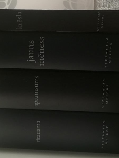 Krēsla. Jauns Mēness. Aptumsums. Rītausma.